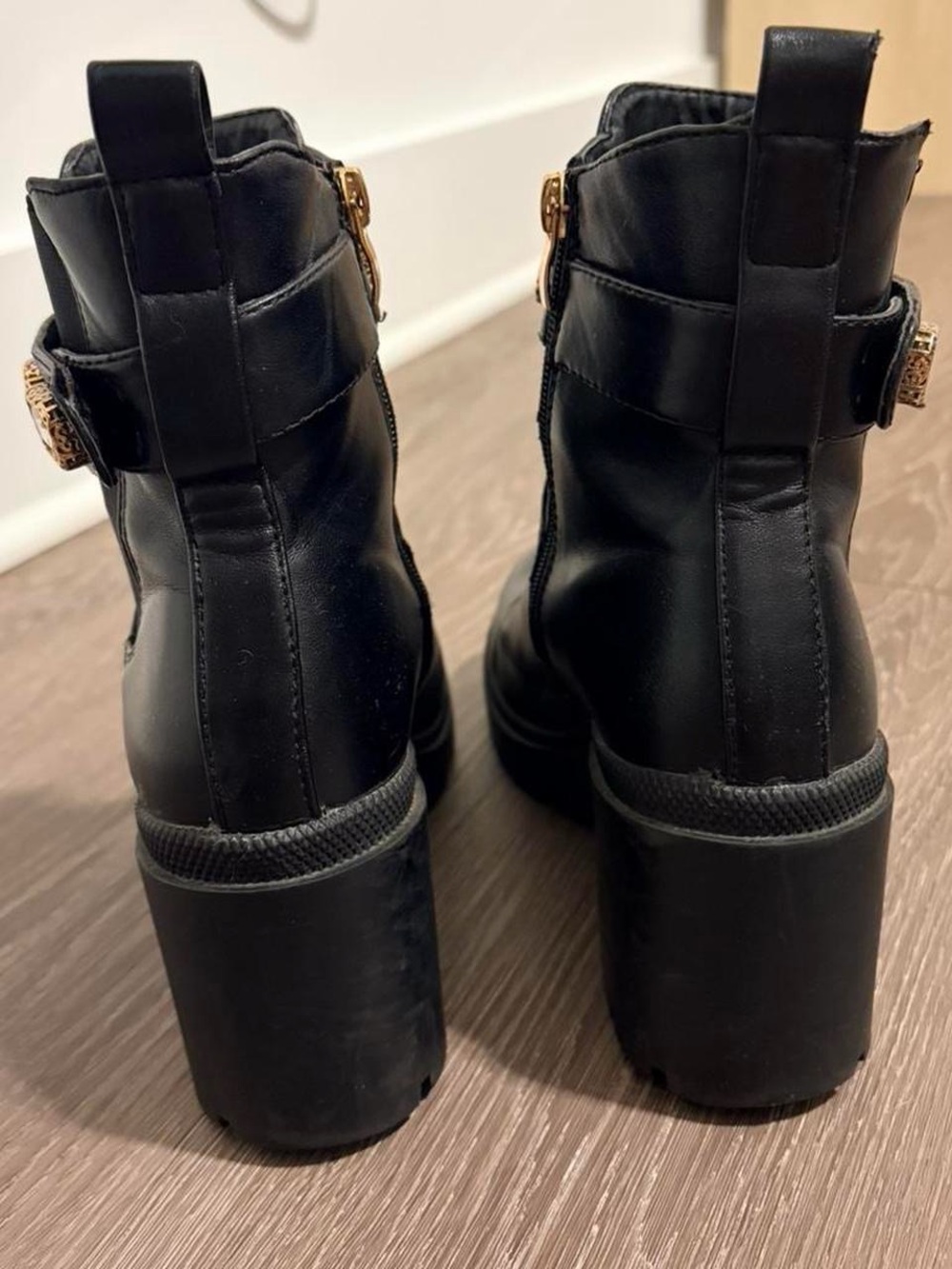 Nasty gal embellished Chelsea boot - Picture 3 of 8